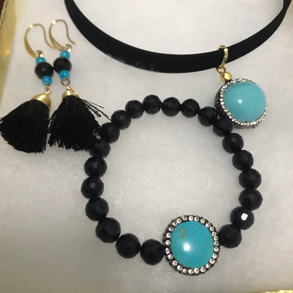 Black velvet choker